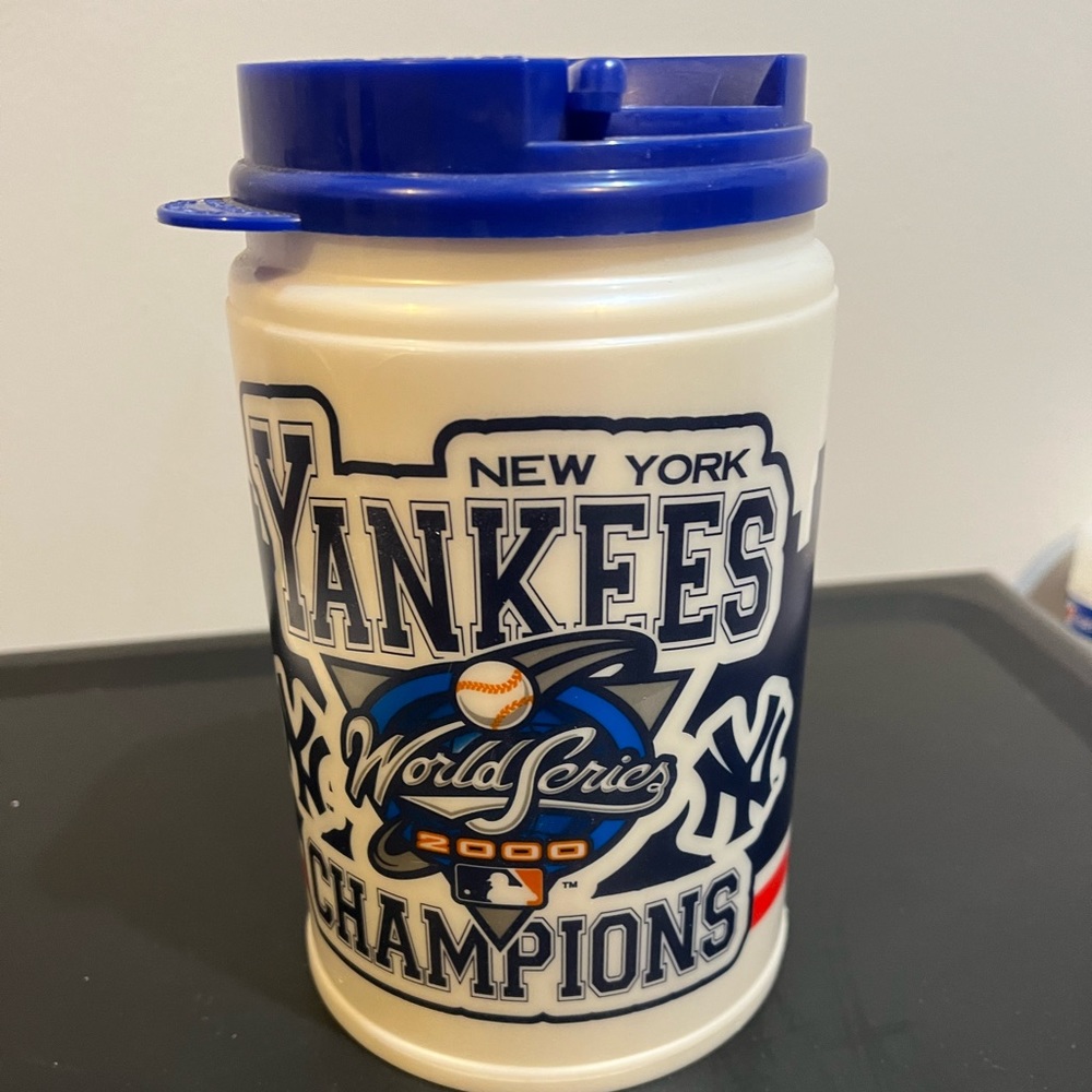 2000 NY Yankees 2000 World Series Champions Plastic Beer Mug Bud Light Budweiser